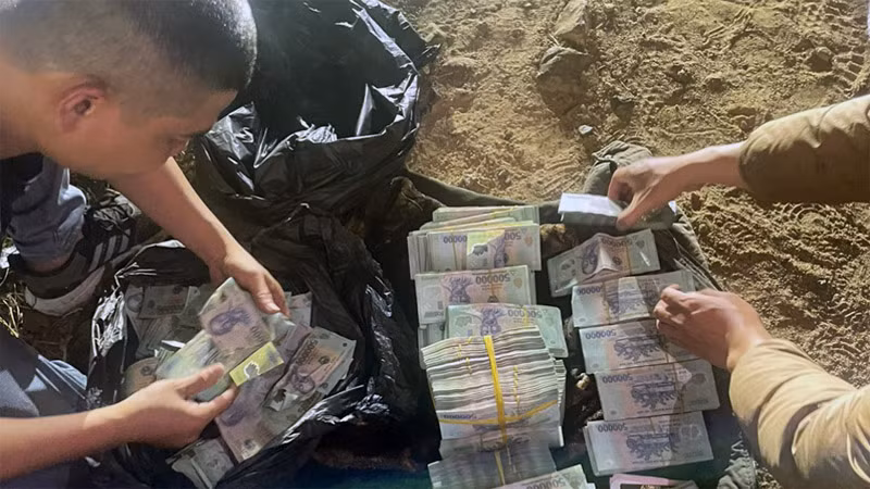 Số tiền tang vật của vụ án được thu giữ.