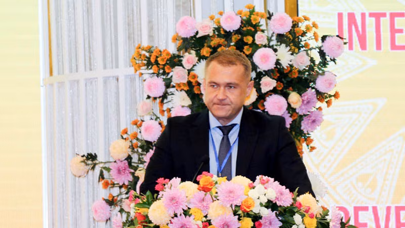 Đại diện nhà đầu tư phát biểu ý kiến tại hội nghị.