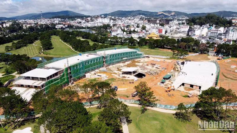 Cơ quan chức năng yêu cầu chủ đầu tư lập phương án phá dỡ công trình vi phạm theo quy định.