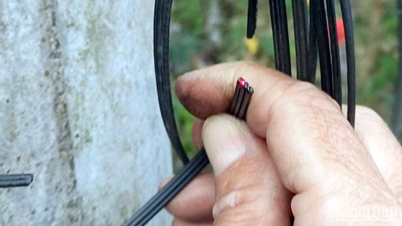 Sợi cáp trên tuyến cáp quang đường 1/5, phường B'Lao, thành phố Bảo Lộc, Lâm Đồng bị cắt. 