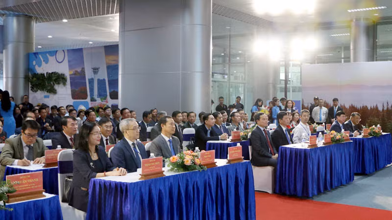 Các đại biểu tham dự lễ công bố.