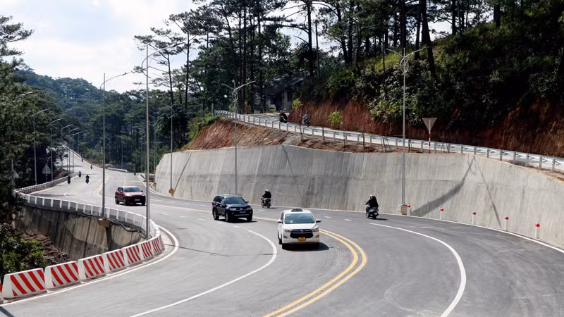 Dự án nâng cấp, mở rộng đèo Prenn chính thức hoàn thành và đưa vào sử dụng ngày 31/1, sau hơn 11 tháng thi công.