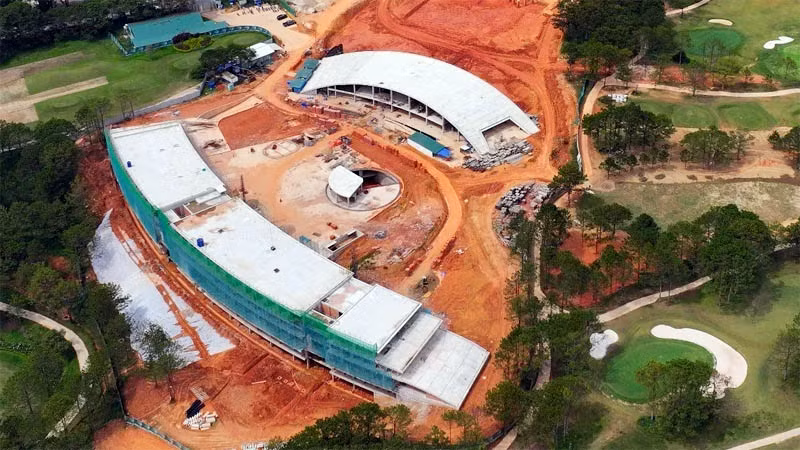 Hai khối công trình tòa nhà câu lạc bộ golf tại Đồi Cù Đà Lạt được xác định có nhiều sai phạm.