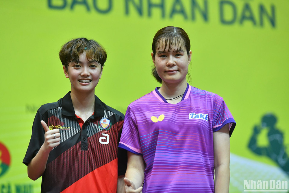 Trần Mai Ngọc và Nguyễn Thị Nga lên ngôi vô địch nội dung đôi nữ tại Giải vô địch bóng bàn quốc gia Báo Nhân Dân lần thứ 42. 