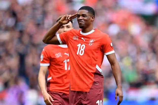 Kwadwo Duah mở tỷ số cho đội tuyển Thụy Sĩ. (Ảnh: UEFA)