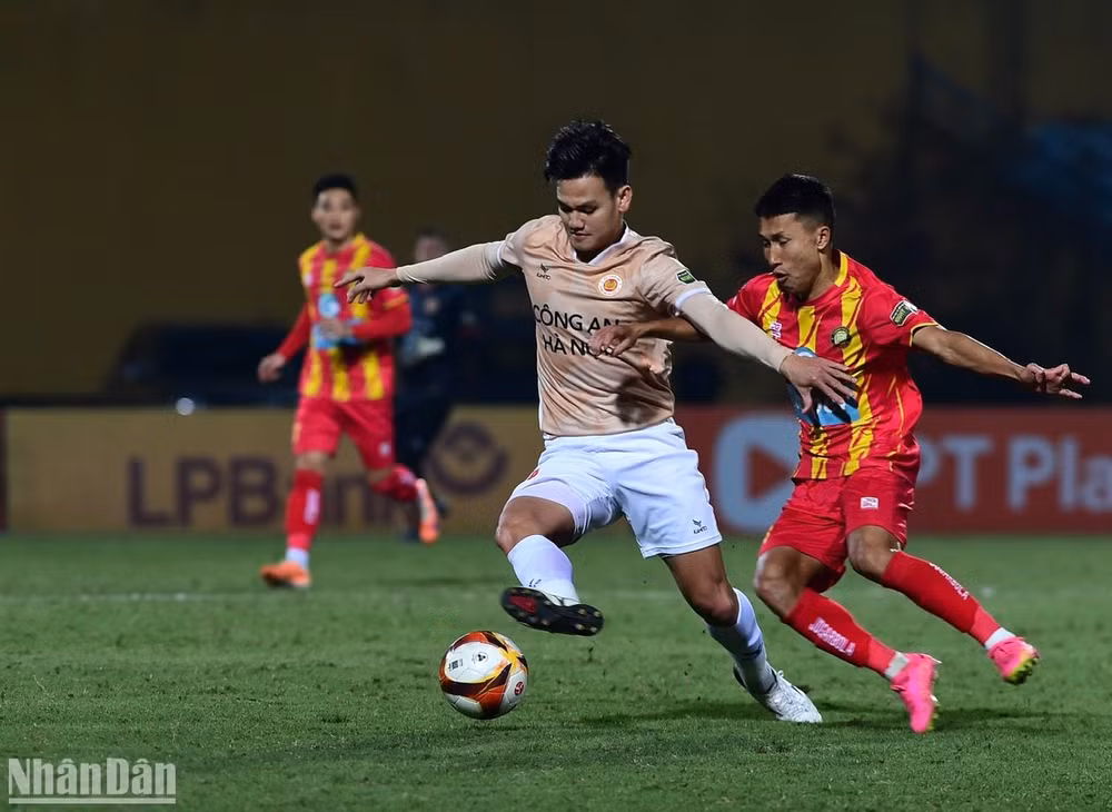 Hồ Tấn Tài mở tỷ số trận đấu.