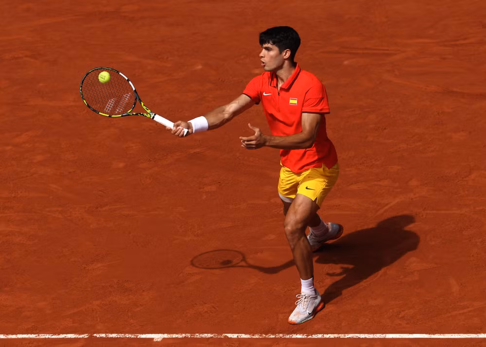 Dù cống hiến hết sức, Alcaraz không thể vượt qua tay vợt đàn anh. (Ảnh: Getty)