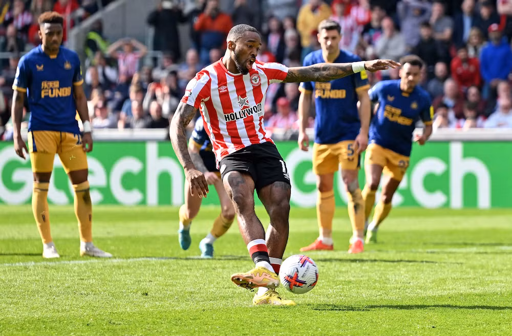 Toney là niềm hy vọng hàng đầu của Brentford. Ảnh: talkSPORT