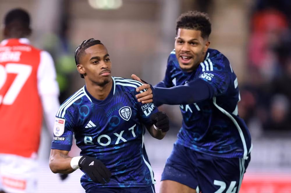 Leeds đang bay cao trên “đôi cánh” của Summerville (trái) và Rutter (phải). (Ảnh: Sportskeeda)