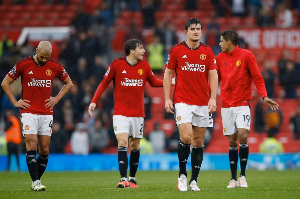 Man United chưa thể thoát khỏi cơn khủng hoảng. (Ảnh: Reuters)