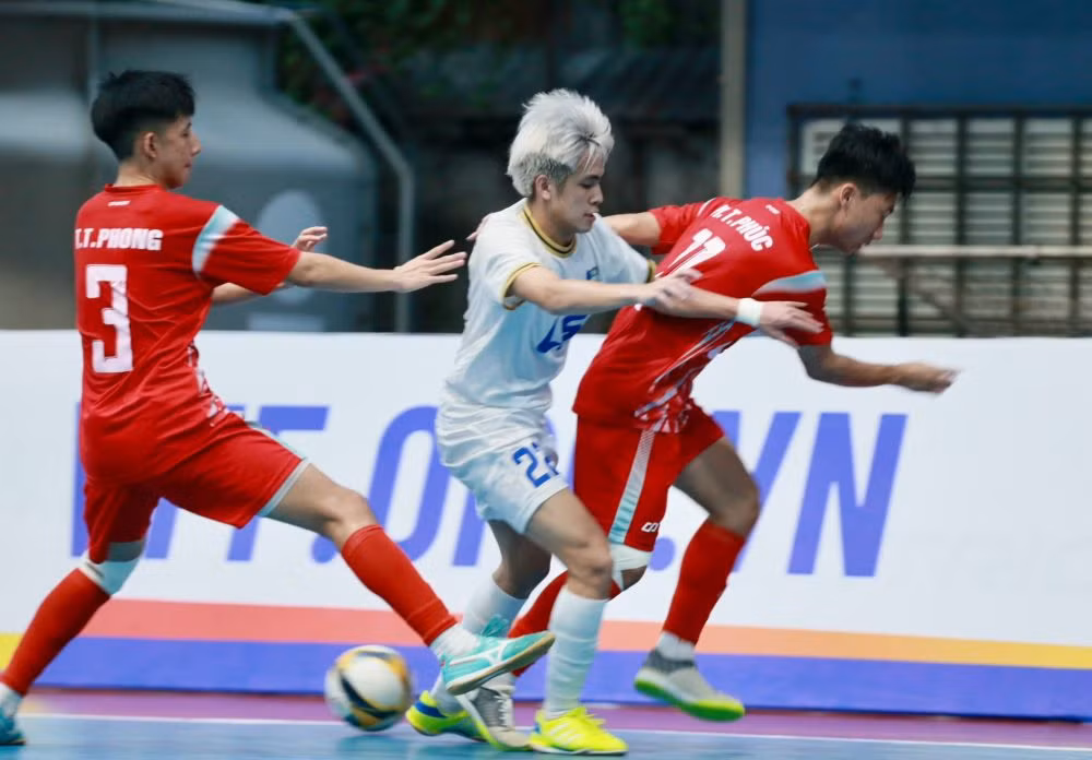 Trận đấu giữa U20 Thái Sơn Nam TP Hồ Chí Minh và U20 Thái Sơn Bắc diễn ra vô cùng kịch tính. (Ảnh: VFF)