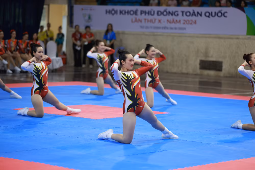 Các vận động viên Aerobic cần hội tụ nhiều yếu tố thể chất như sức bền, sự linh hoạt, sự cân bằng hay khả năng kiểm soát cơ thể. Các vận động viên Aerobic cần hội tụ nhiều yếu tố thể chất như sức bền, sự linh hoạt, sự cân bằng hay khả năng kiểm soát cơ thể.