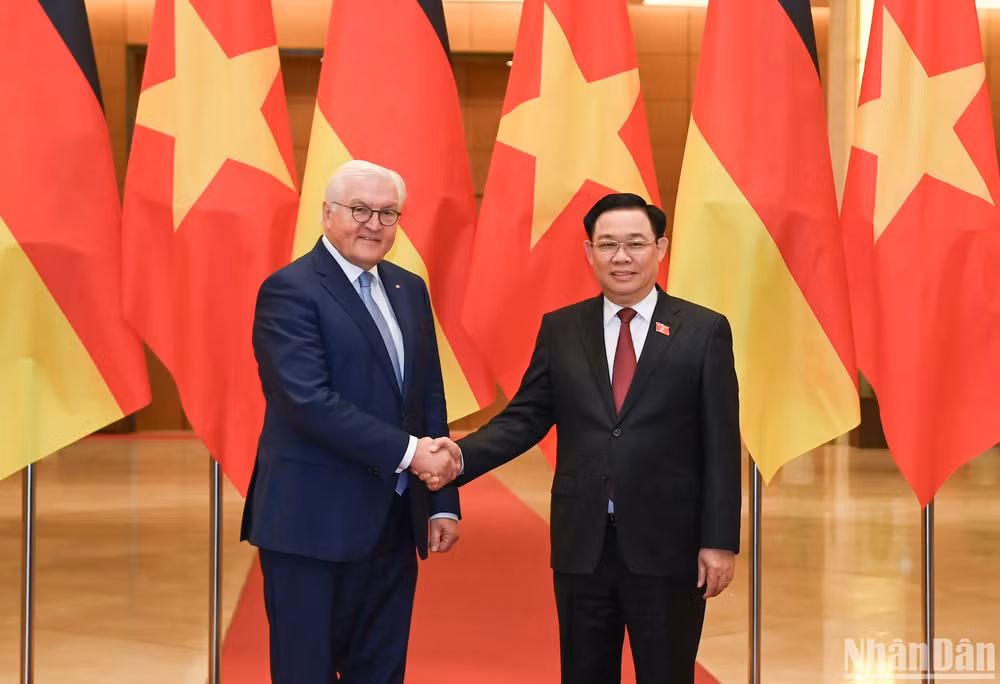 Chủ tịch Quốc hội Vương Đình Huệ và Tổng thống Cộng hòa Liên bang Đức Frank- Walter Steinmeier. (Ảnh: DUY LINH)
