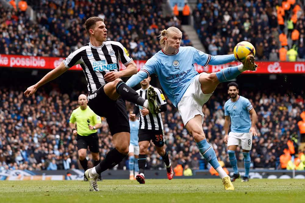 Manchester City và Newcastle đang có phong độ trái ngược. (Ảnh: Reuters)
