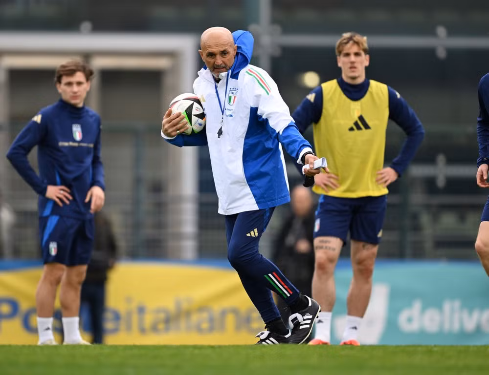 Spalletti cho thấy sự quyết liệt trong phong cách chỉ đạo.