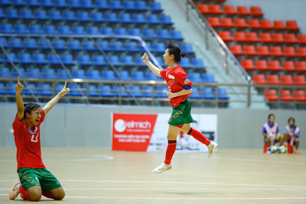 Các cầu thủ Thái Sơn Nam TP Hồ Chí Minh ăn mừng chiến thắng trước Hà Nội. (Ảnh: VFF)