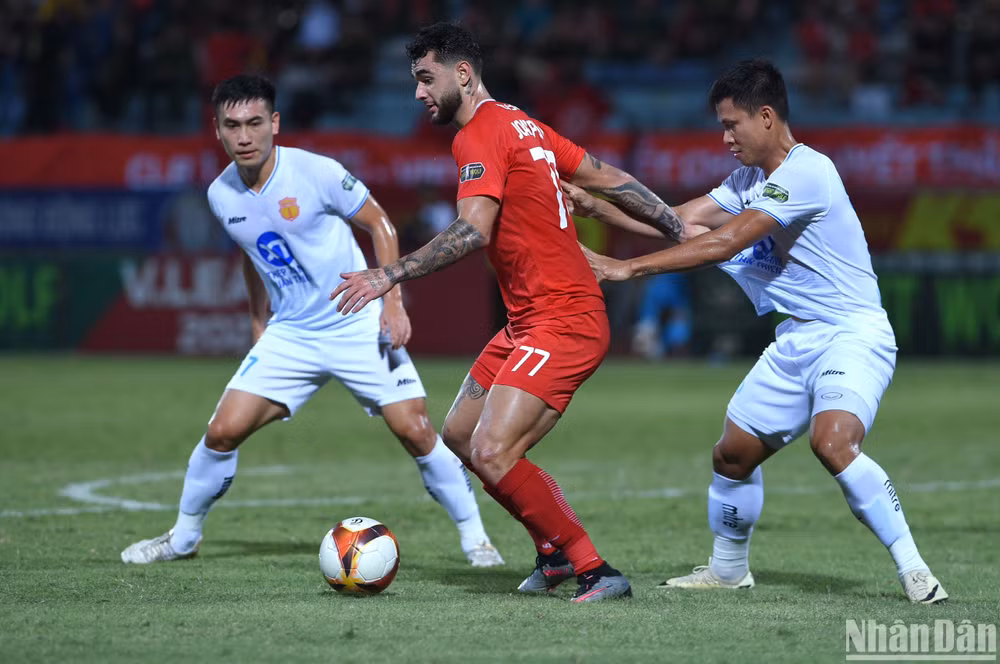 Thể Công Viettel bỏ lỡ một số cơ hội đáng tiếc. (Ảnh: TRẦN HẢI)