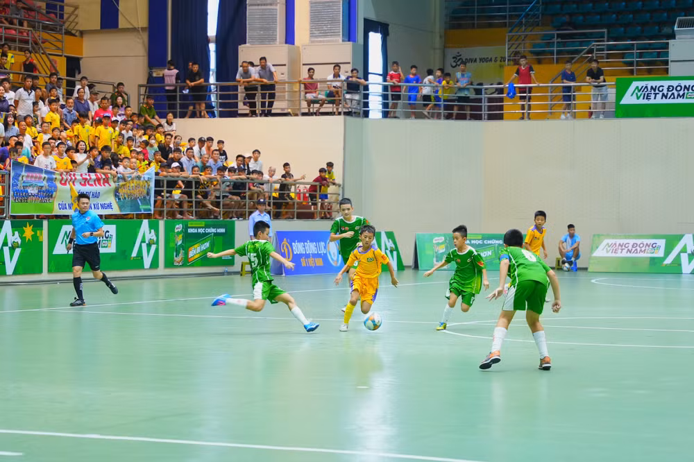 Trận đấu kịch tính giữa U11 Sông Lam Nghệ An và U11 Bắc Ninh. Trận đấu kịch tính giữa U11 Sông Lam Nghệ An và U11 Bắc Ninh.