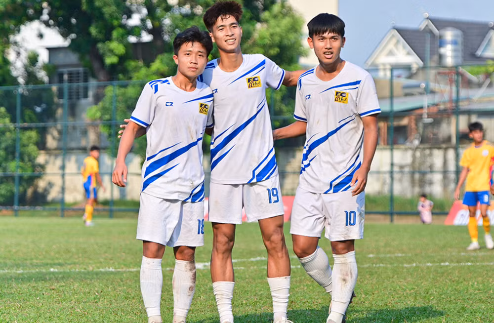 U19 Huế thắng đậm U19 Đồng Tháp 5-1 để giành quyền vào vòng tứ kết. 