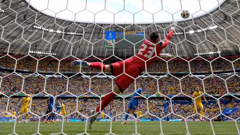 [EURO Quiz] Đội tuyển nào đã giành chức vô địch EURO đầu tiên? ảnh 5