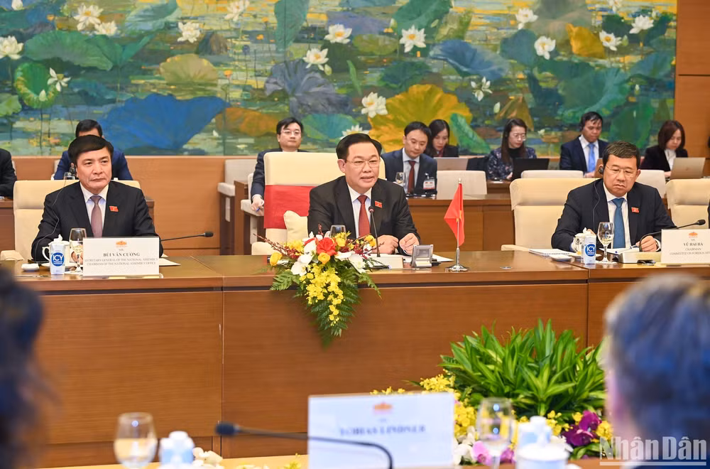 Chủ tịch Quốc hội Vương Đình Huệ phát biểu tại buổi hội kiến. (Ảnh: DUY LINH)