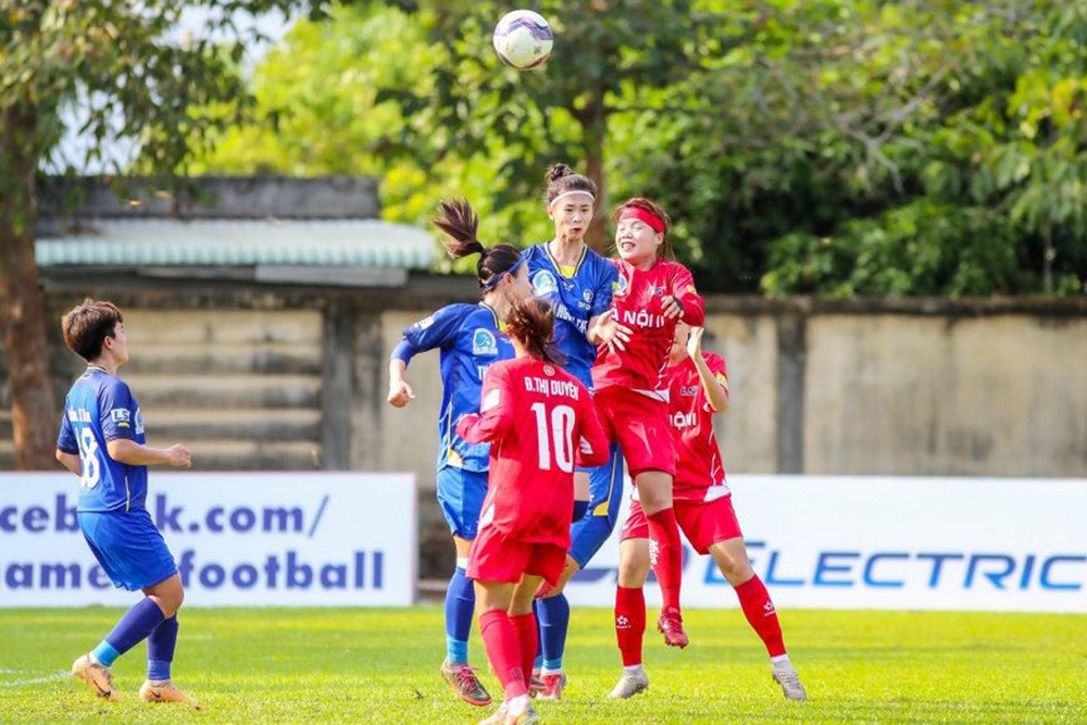 Thái Nguyên T&T (áo xanh) giành chiến thắng đậm 4-0 trước Hà Nội II. (Ảnh: VFF)