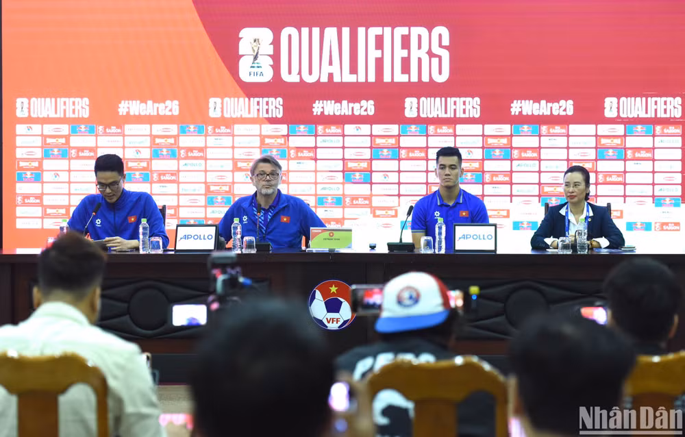 Quang cảnh buổi họp báo. (Ảnh: TRẦN HẢI)