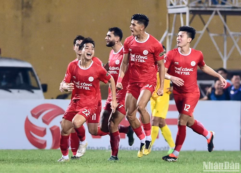 Các thành viên Viettel có chiến thắng đầy kịch tính. (Ảnh: TRẦN HẢI)