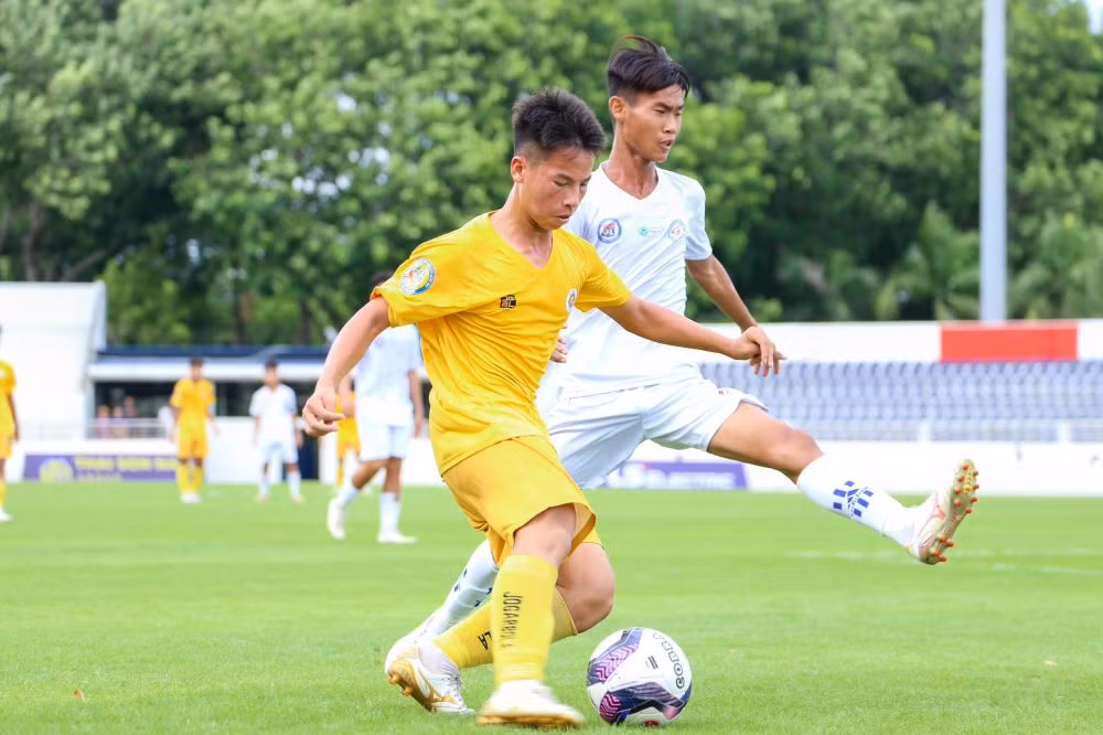Hà Nội (áo vàng) giành chiến thắng trước TP Hồ Chí Minh. (Ảnh: VFF)