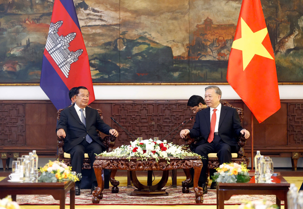 Tổng Bí thư Tô Lâm hội kiến Chủ tịch Đảng Nhân dân Campuchia Hun Sen. (Ảnh: DUY LINH)