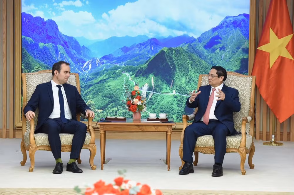 Thủ tướng Phạm Minh Chính tiếp Bộ trưởng Quân đội Cộng hòa Pháp Sébastien Lecornu.