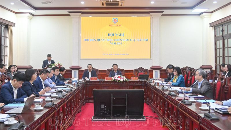 Các đại biểu dự Hội nghị tại điểm cầu Bộ Tư pháp. 