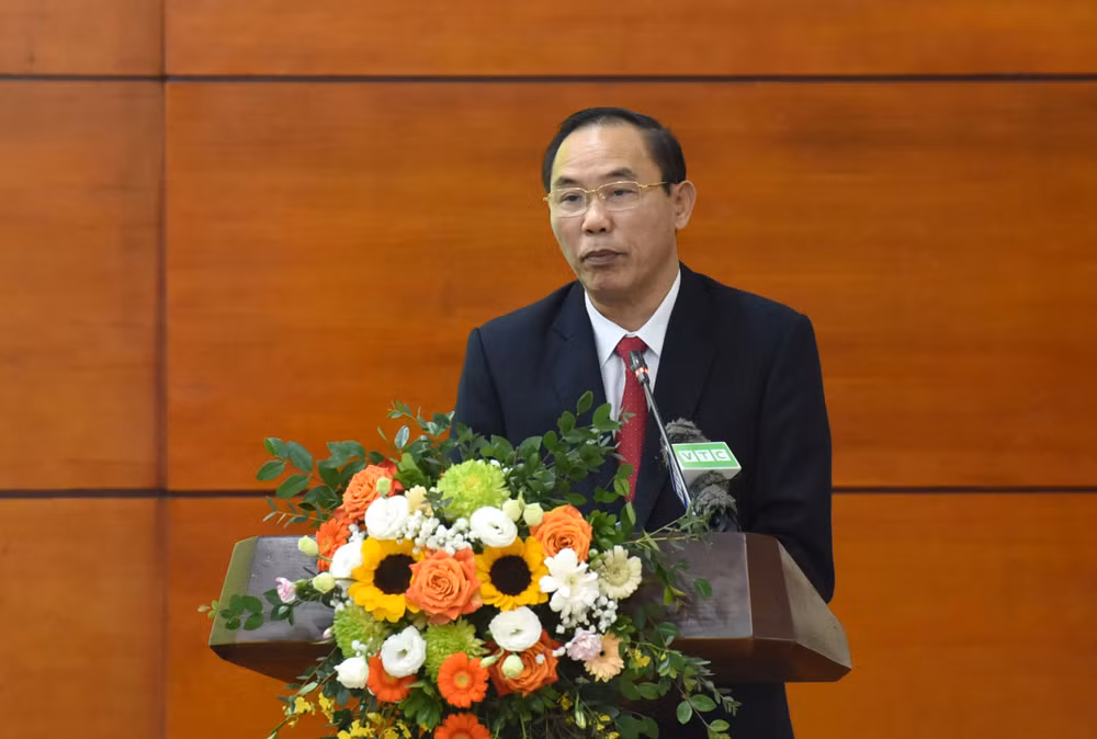 Thứ trưởng Nông nghiệp và Phát triển Nông thôn phát biểu ý kiến.