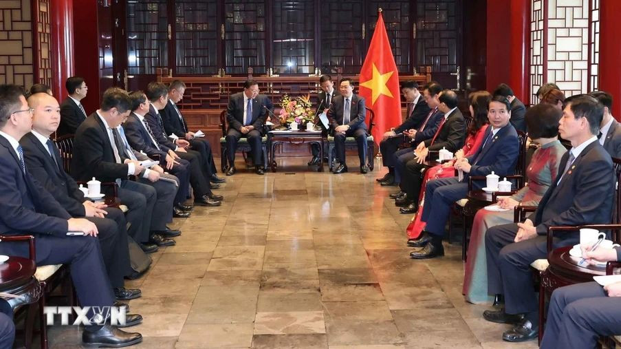 Chủ tịch Quốc hội tiếp ông Vương Đồng Trụ, Chủ tịch Hội đồng quản trị Tập đoàn Xây dựng giao thông Trung Quốc. (Ảnh: TTXVN)