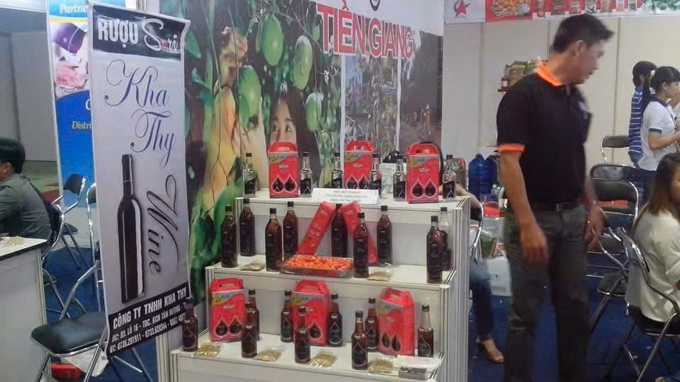 Rượu Kha Thy được trưng bày.