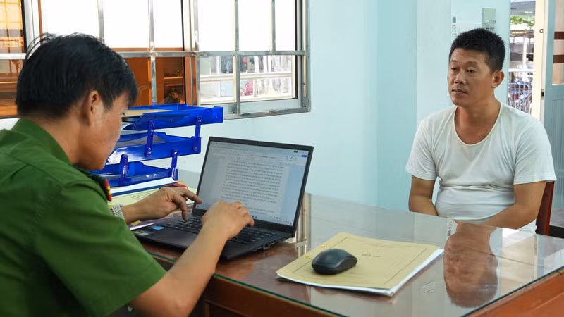 Đối tượng Thái Bình Sơn tại cơ quan công an.