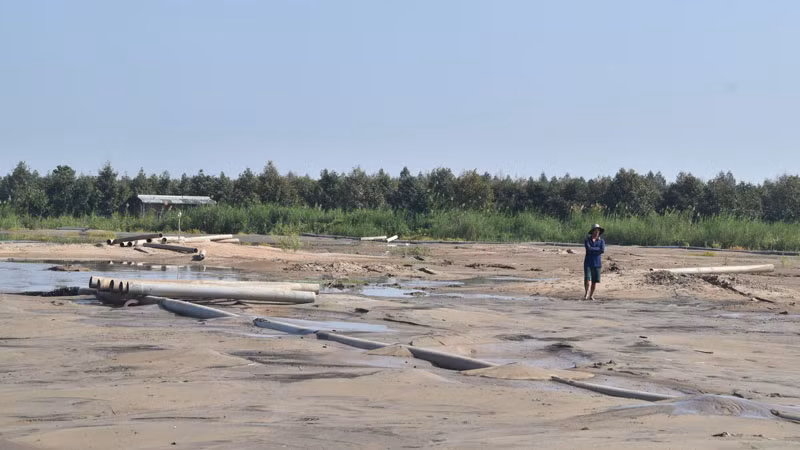 Triển khai san lắp mặt bằng khu tái định cư tại ấp 4, xã An Thái Trung, huyện Cái Bè (Tiền Giang).