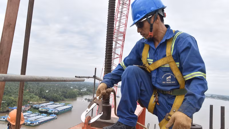 An toàn lao động luôn đặt lên hàng đầu.