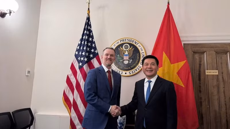 Bộ trưởng Nguyễn Hồng Diên và Trưởng Đại diện Thương mại Hoa Kỳ Jamieson Greer.