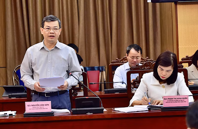 Đồng chí Nguyễn Văn Sơn, Chủ tịch Ủy ban nhân dân tỉnh Tuyên Quang phát biểu tại buổi làm việc.