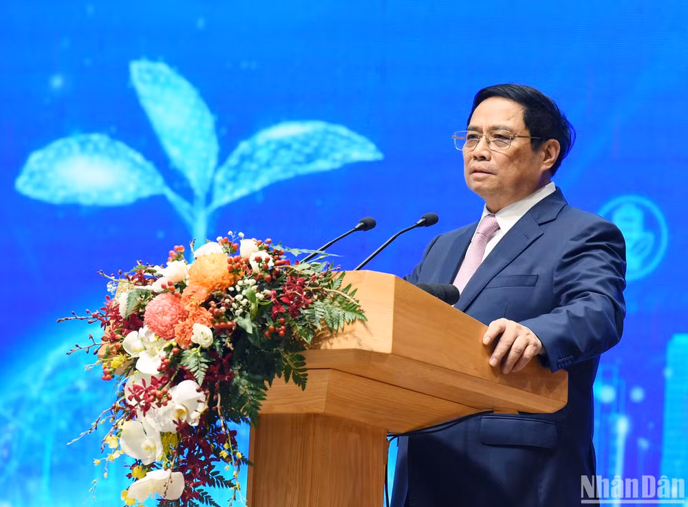 Thủ tướng Phạm Minh Chính phát biểu: Hợp tác kinh tế - đầu tư - thương mại là trụ cột chiếm vị trí quan trọng nhất trong mối quan hệ đối tác chiến lược Việt Nam-Singapore.