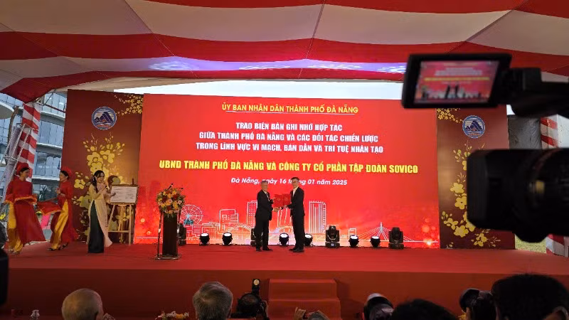 Đà Nẵng trao Biên bản ghi nhớ hợp tác chiến lược trong lĩnh vực vi mạch, bán dẫn và trí tuệ nhân tạo.