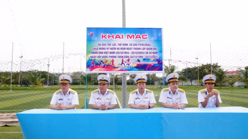 Quang cảnh buổi khai mạc Hội thao thể dục thể thao Lữ đoàn 167 Hải quân.