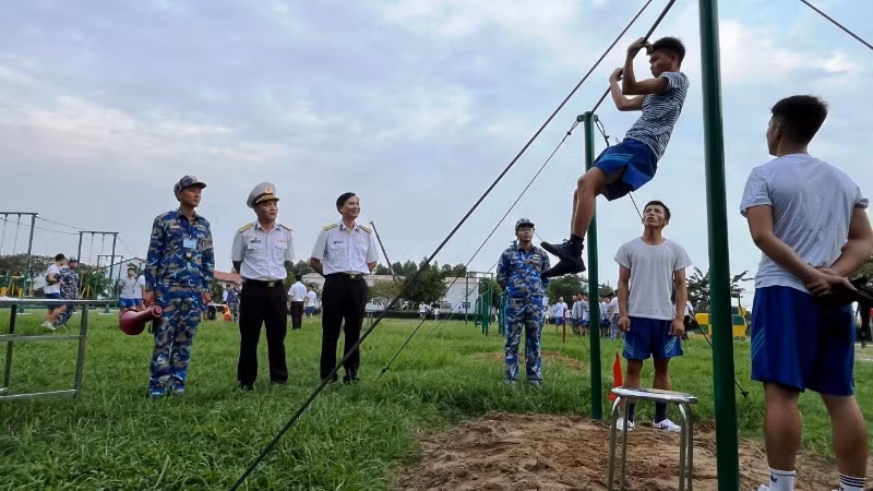 Thi kéo tay xà đơn