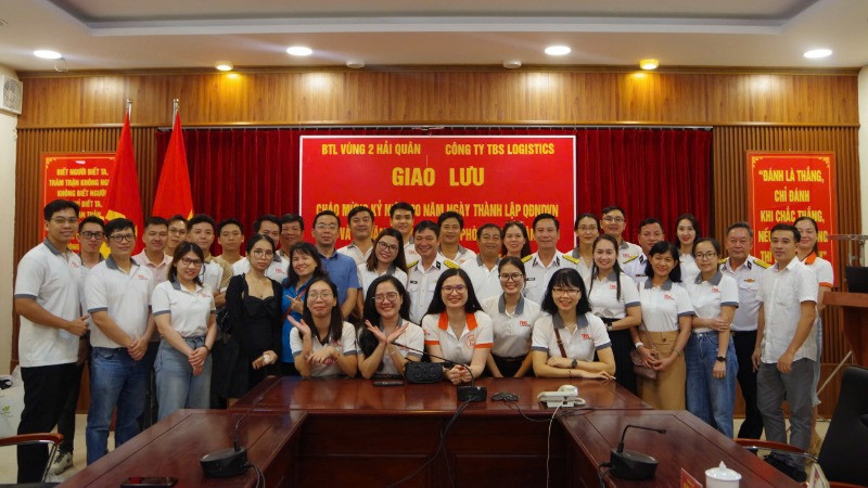 Vùng 2 Hải quân: Giao lưu, thông tin tuyên truyền về tình hình biển, đảo.