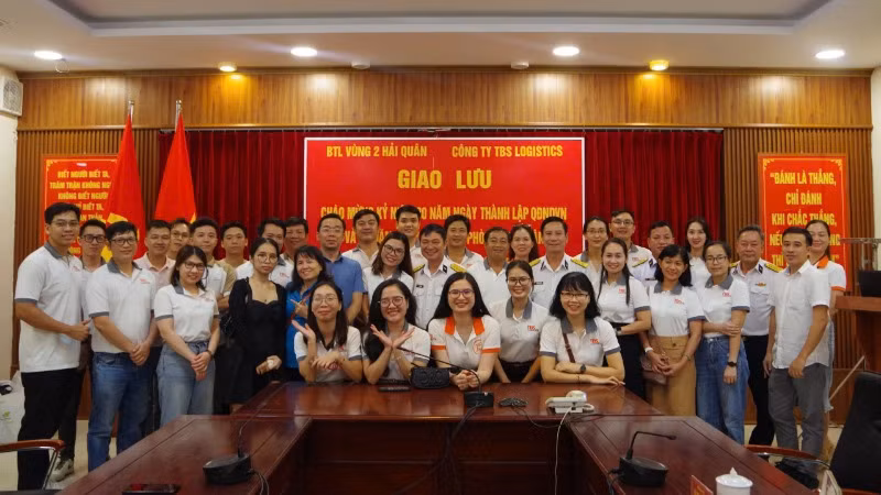 Vùng 2 Hải quân: Giao lưu, thông tin tuyên truyền về tình hình biển, đảo.