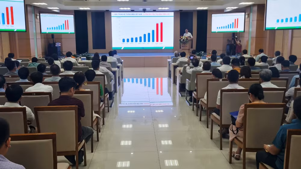 Quang cảnh lớp tập huấn sử dụng điện tiết kiệm, an toàn và hiệu quả.