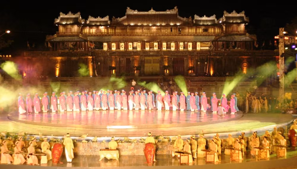 Biểu diễn Nhã nhạc Cung đình Huế tại Festival Huế 2024.
