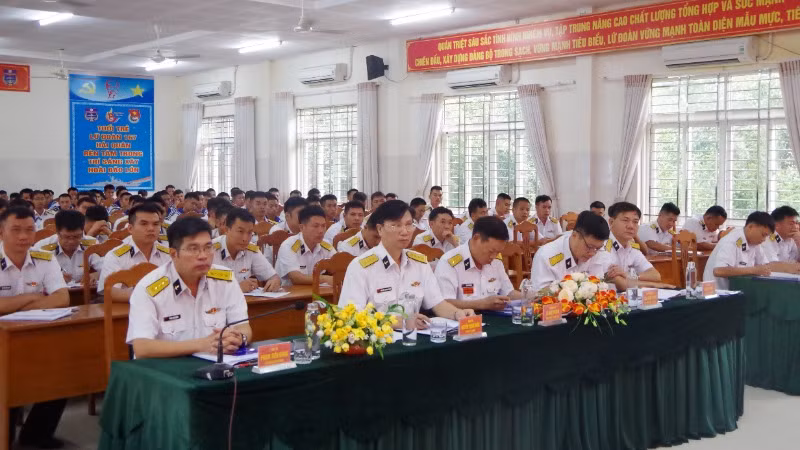 Hội nghị rút kinh nghiệm công tác huấn luyện xây dựng đơn vị chính quy của Lữ đoàn 167 Hải quân