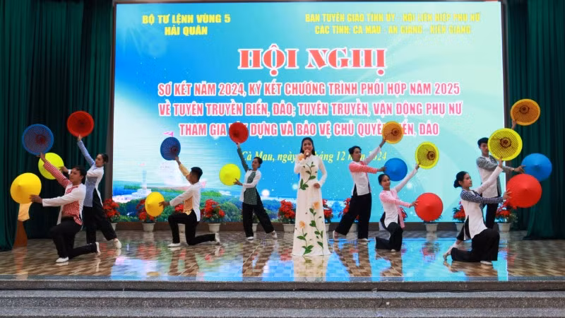 Tiết mục văn nghệ chào mừng Hội nghị.